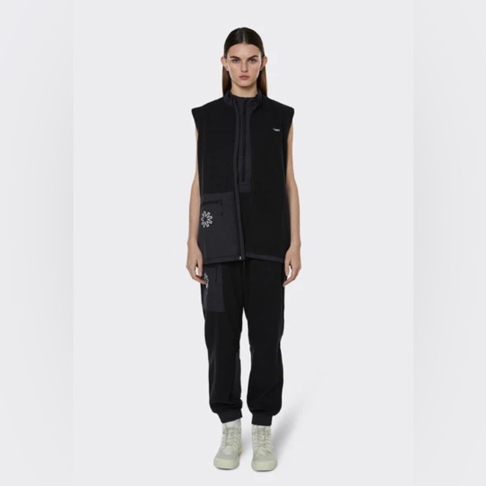 NWT RAINS fleece vest unisex Medium in black